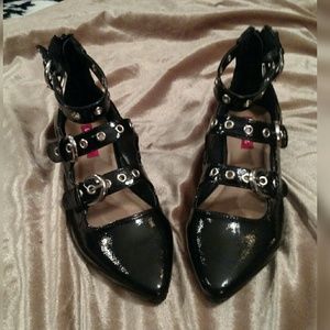 NWOT strappy fun flats